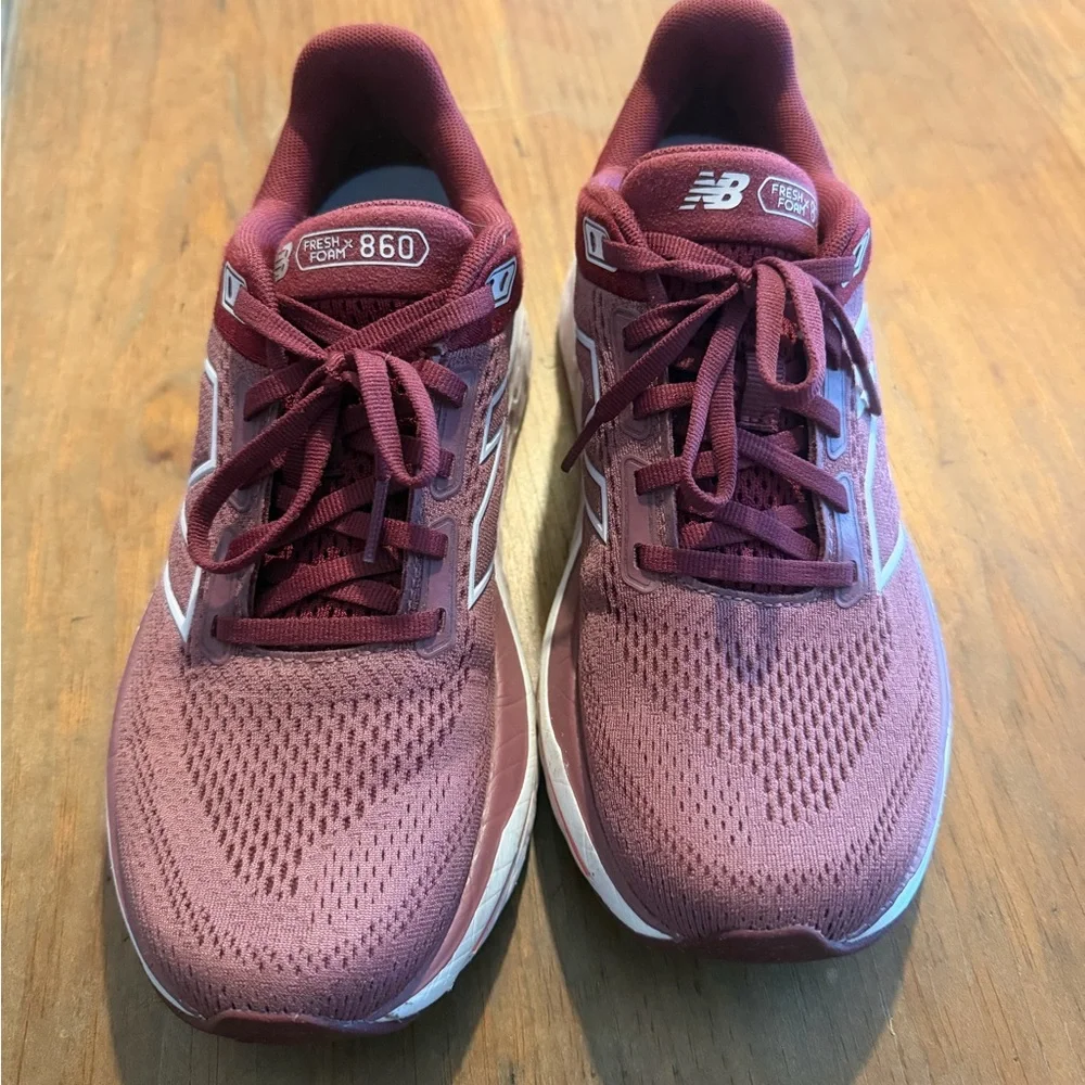 New balance fresh foam x 860v14  in burgandy